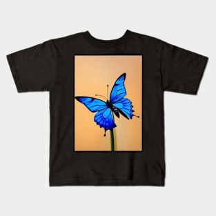 EYECATCHING BLUE BUTTERFLY Kids T-Shirt